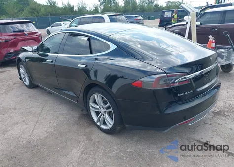 2013 Tesla Model S z USA, uszkodzony, nr VIN 5YJSA1CG1DFP07524